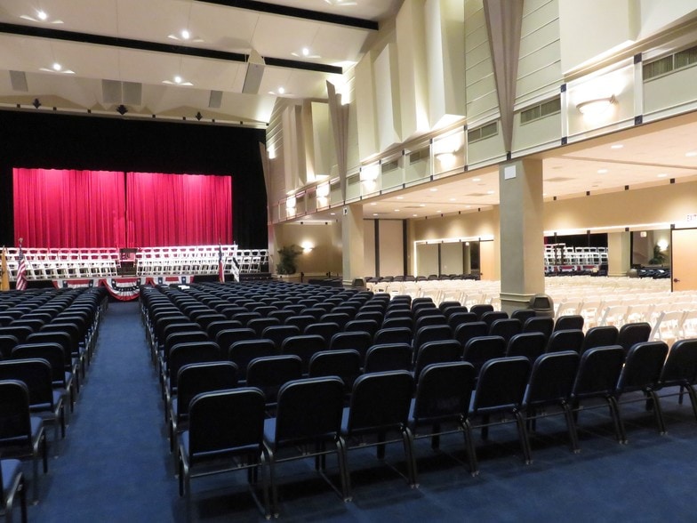 More Photos Of 804 Russell Palmer Rd, Kingwood Theater Concert Hall For Sale