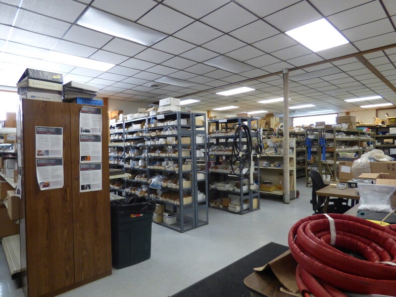 More Photos Of 106 N Renville St, Winthrop Office For Sale