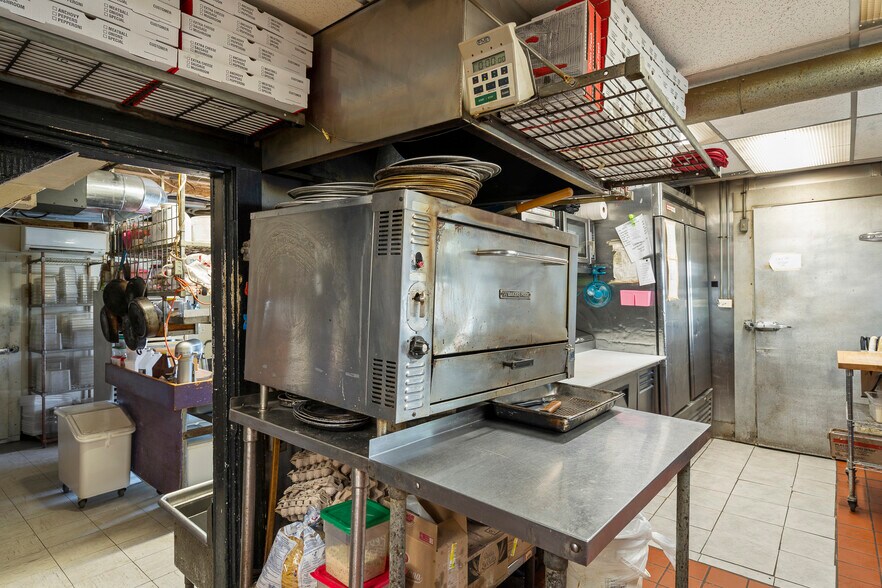 More Photos Of 64 Main St, Richmond Restaurant For Sale