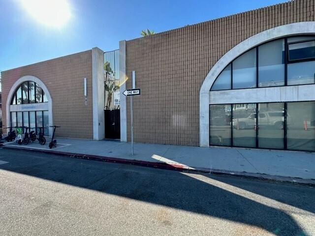 Primary Photo Of 21-35 Market St, Venice Loft Creative Space For Lease