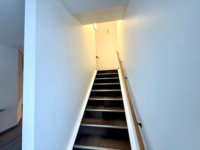 More Photos Of 8 Van Der Horn Way, Red Deer County Truck Terminal For Sale