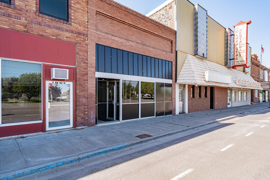 Primary Photo Of 27 NW Main St, Blackfoot Storefront Retail Office For Sale