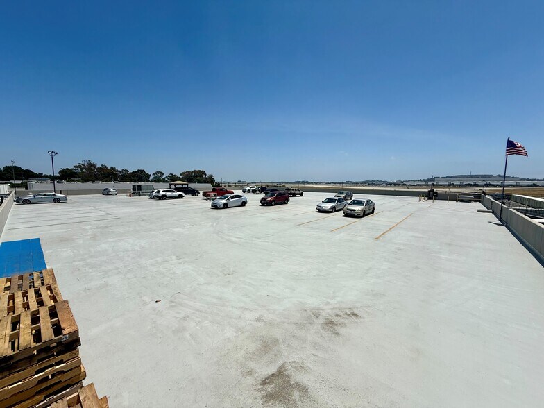 More Photos Of 3940 Pixie Ave, Lakewood Warehouse For Lease