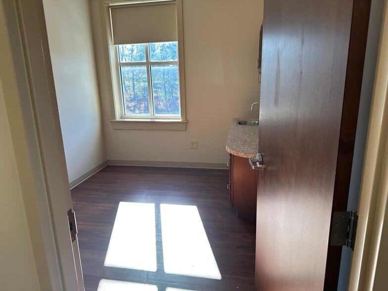 More Photos Of 101 Financial Dr, Elizabethtown Medical For Lease