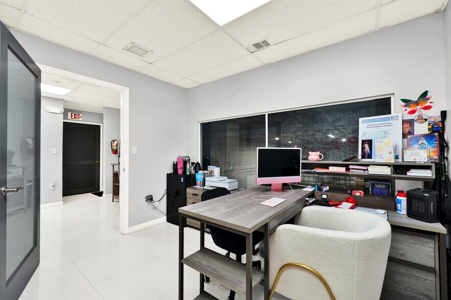More Photos Of 7860 NW 46th St, Doral Distribution For Lease