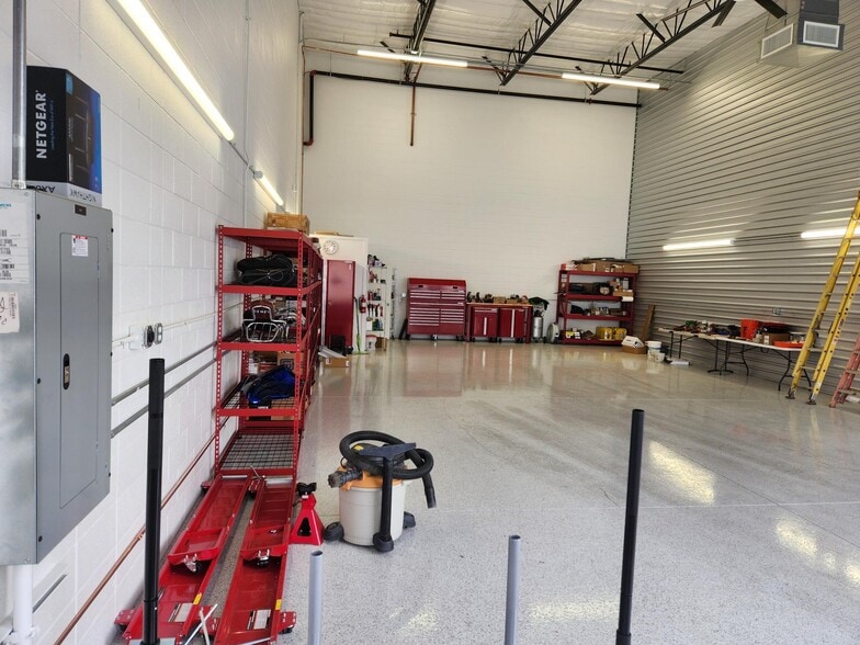 More Photos Of 31606 N Cave Creek Rd, Cave Creek Self Storage For Sale
