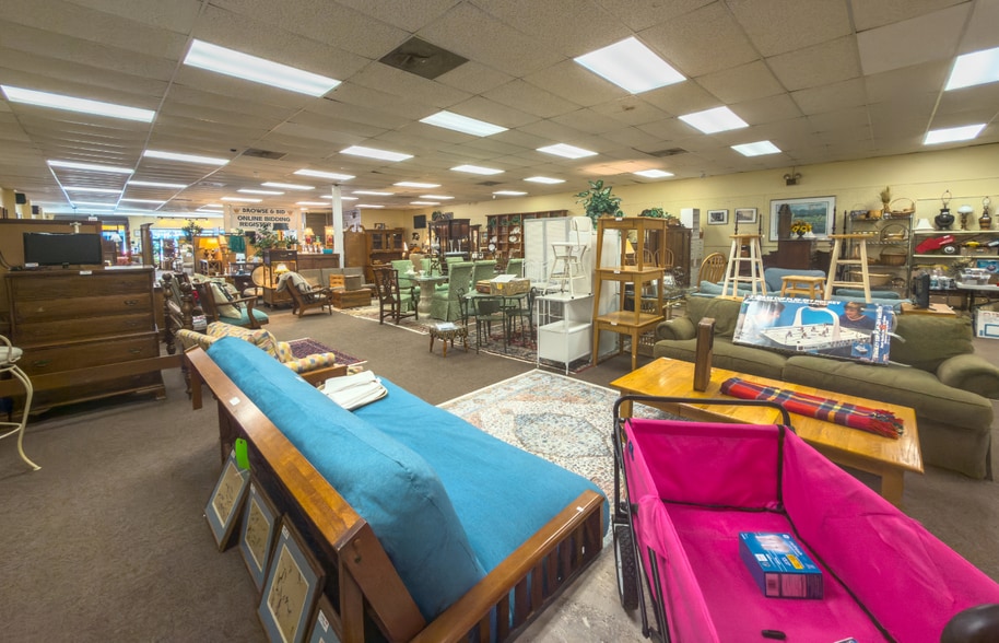 More Photos Of 6712 Williamson Rd, Hollins Freestanding For Sale