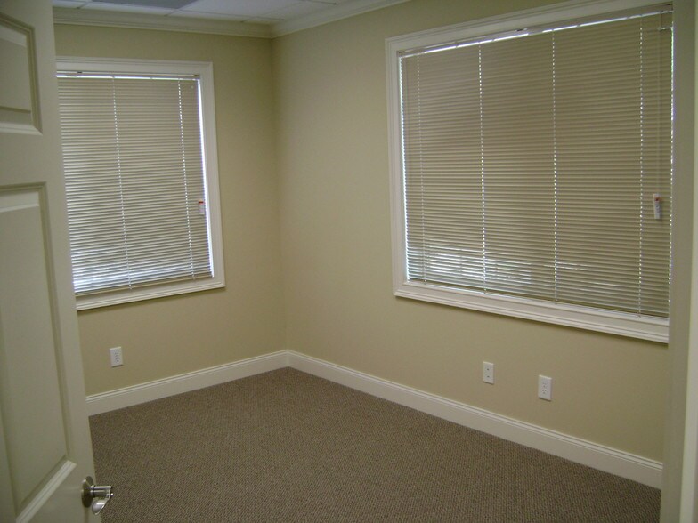 More Photos Of 3855 Shallowford Rd, Marietta Medical For Sale