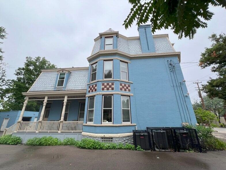 More Photos Of 6111 Madison Rd, Cincinnati Office Residential For Sale