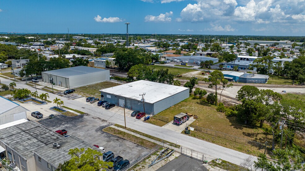 More Photos Of 2169 10th St, Sarasota Warehouse For Sale