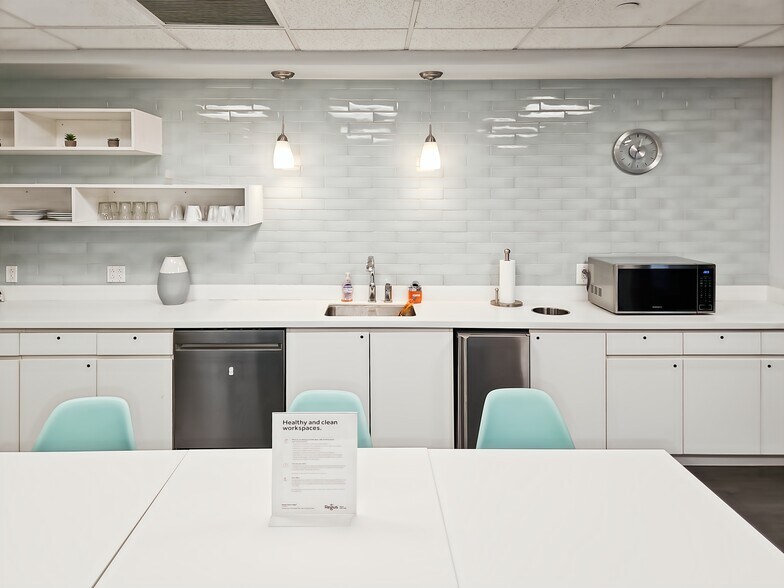 More Photos Of 1 Bridge Plz N, Fort Lee Coworking Space