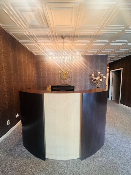 More Photos Of 62 Public Sq, Salem Storefront Retail Office For Sale