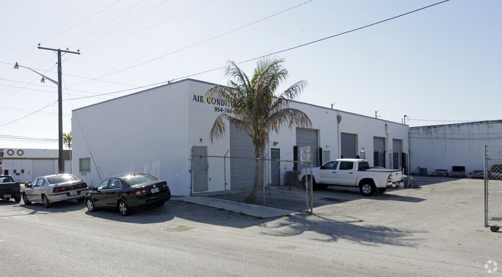 More Photos Of 501-509 S Dixie Hwy E, Pompano Beach Warehouse For Lease