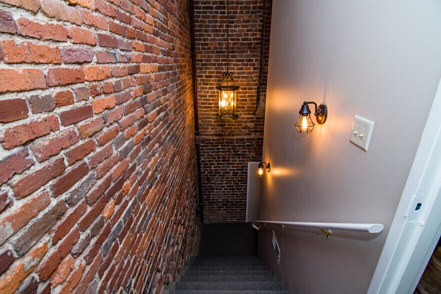 More Photos Of 214 W Main, Murfreesboro Storefront Retail Office For Lease