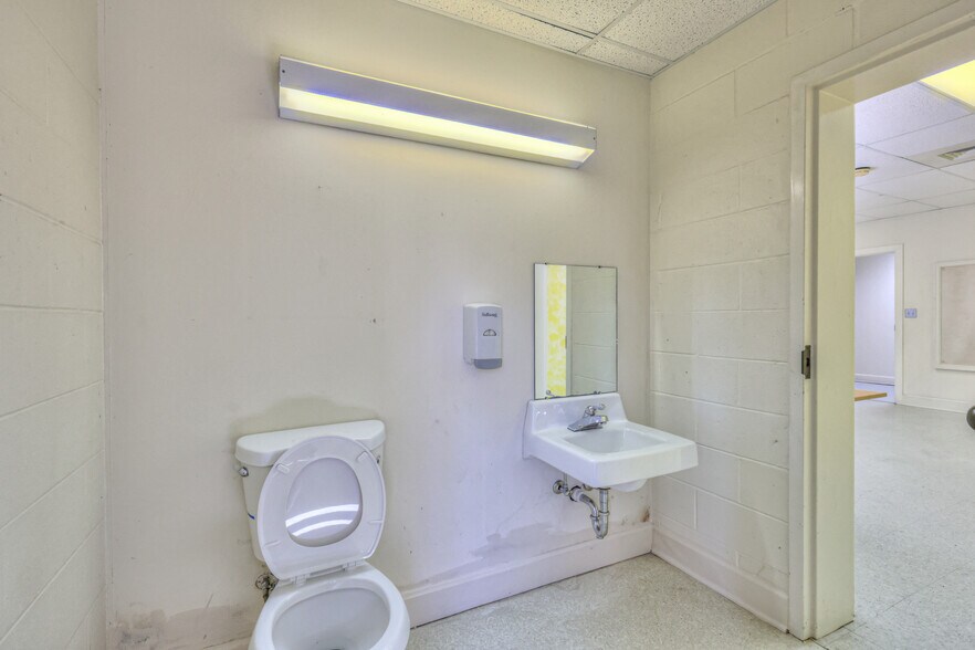 More Photos Of 228 S Military Ave, Lawrenceburg Religious Facility For Sale