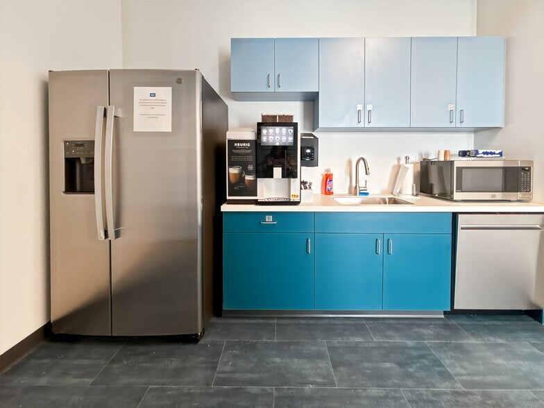 More Photos Of 1560 Wall St, Naperville Coworking Space