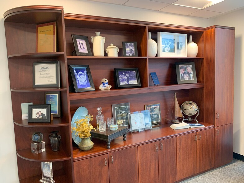 More Photos Of 255 Alhambra Cir, Coral Gables Office For Lease