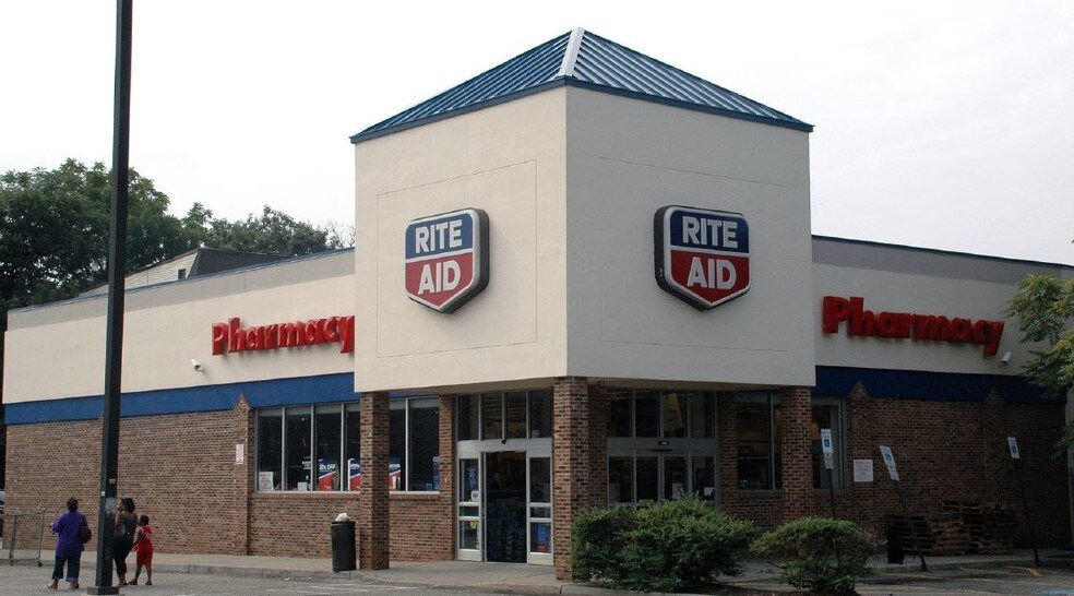 More Photos Of 543 Central Ave, East Orange Drugstore For Lease