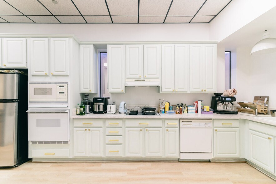 More Photos Of 19010 S Alameda St, Rancho Dominguez Distribution For Lease