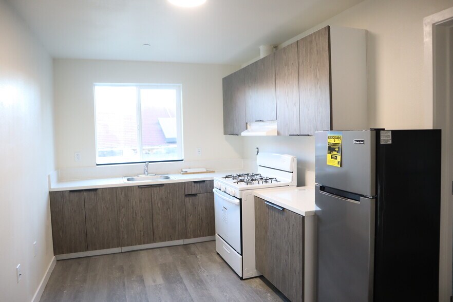 More Photos Of 1516 W 12th Pl, Los Angeles Apartments For Sale