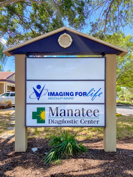 More Photos Of 2301 60th St, Bradenton Medical For Lease