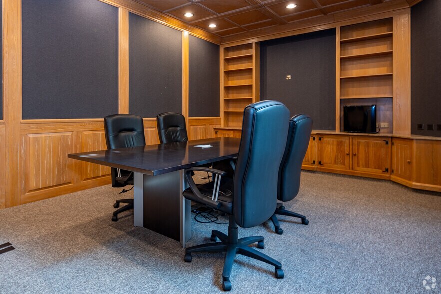 More Photos Of 445 N LaSalle St, Chicago Office For Sale