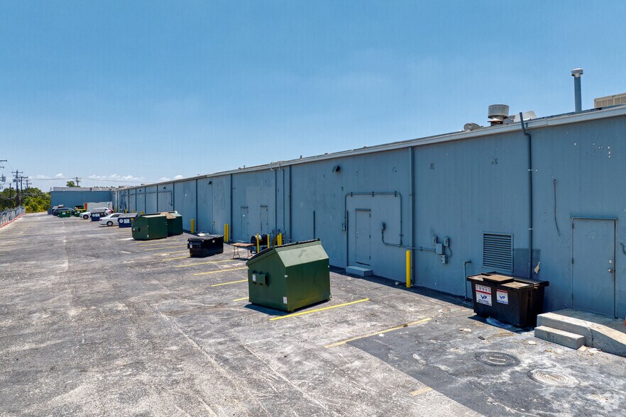 More Photos Of 900 E Braker Ln, Austin Unknown For Lease