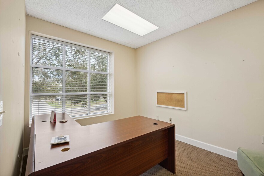 More Photos Of 16238-16242 N Florida Ave, Lutz Office Residential For Lease