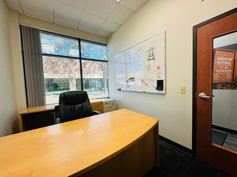 More Photos Of 12276 San Jose Blvd, Jacksonville Coworking Space