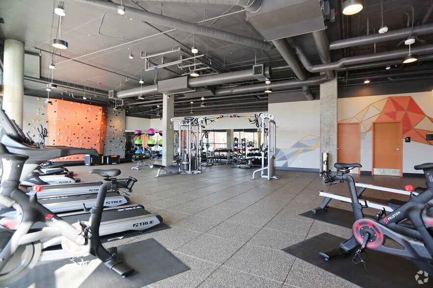 More Photos Of 16450 Redmond Way, Redmond Apartments For Lease