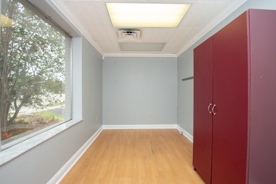 More Photos Of 7430 Tamiami Trl, Sarasota Loft Creative Space For Lease