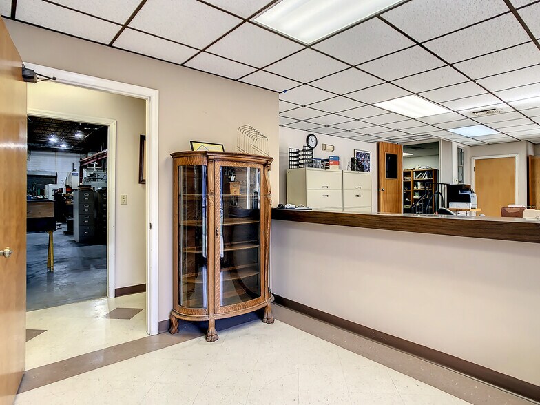 More Photos Of 11625 N 54th St, Clearwater Manufacturing For Sale