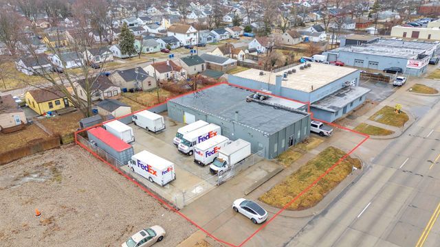 More Photos Of 13920 E 9 Mile Rd, Warren Warehouse For Lease