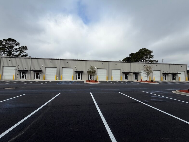 Primary Photo Of 8476 Dorchester Rd, North Charleston Flex For Lease