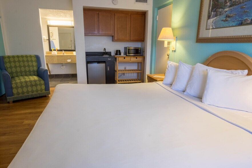 More Photos Of 21252 US Highway 19 N, Clearwater Hotel For Sale