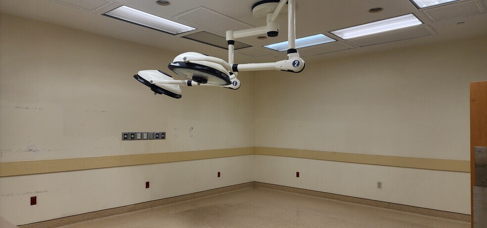 More Photos Of 975 Town Center Dr, Orange City Office For Sale