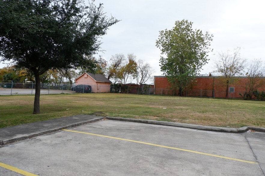 More Photos Of 2636 Spencer Hwy, Pasadena Freestanding For Sale