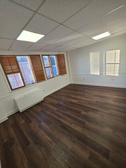 More Photos Of 17 W Jefferson St, Rockville Office For Lease