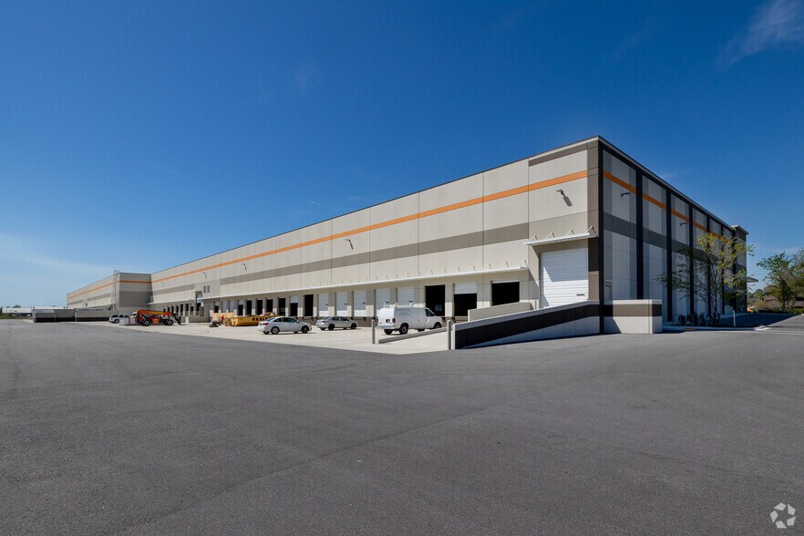 More Photos Of 8332 Cypress Plaza Dr, Jacksonville Warehouse For Lease