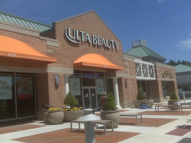 More Photos Of 380 W Main St, Avon Unknown For Lease