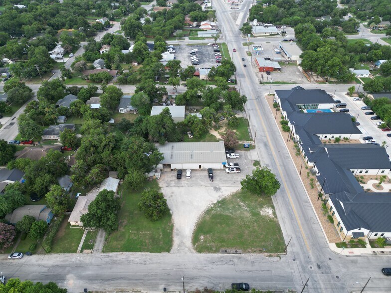 More Photos Of 1413 W San Antonio St, New Braunfels Freestanding For Sale