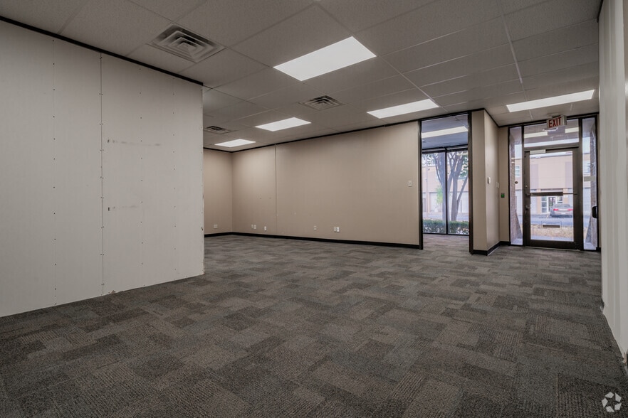 More Photos Of 4203-4211 Gardendale St, San Antonio Office For Lease