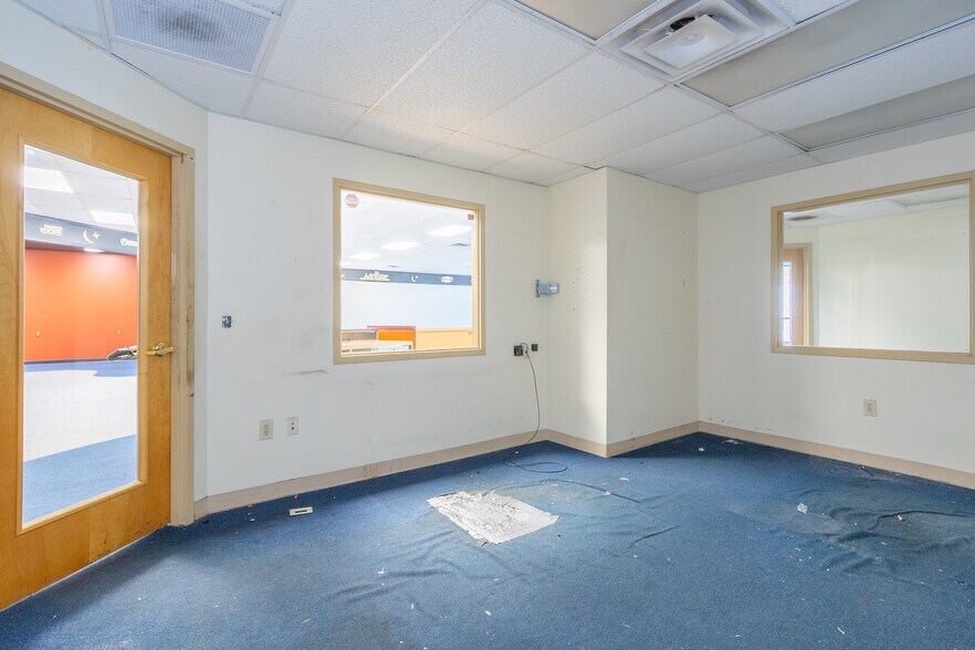 More Photos Of 1592 Sandifer Blvd, Seneca Freestanding For Lease