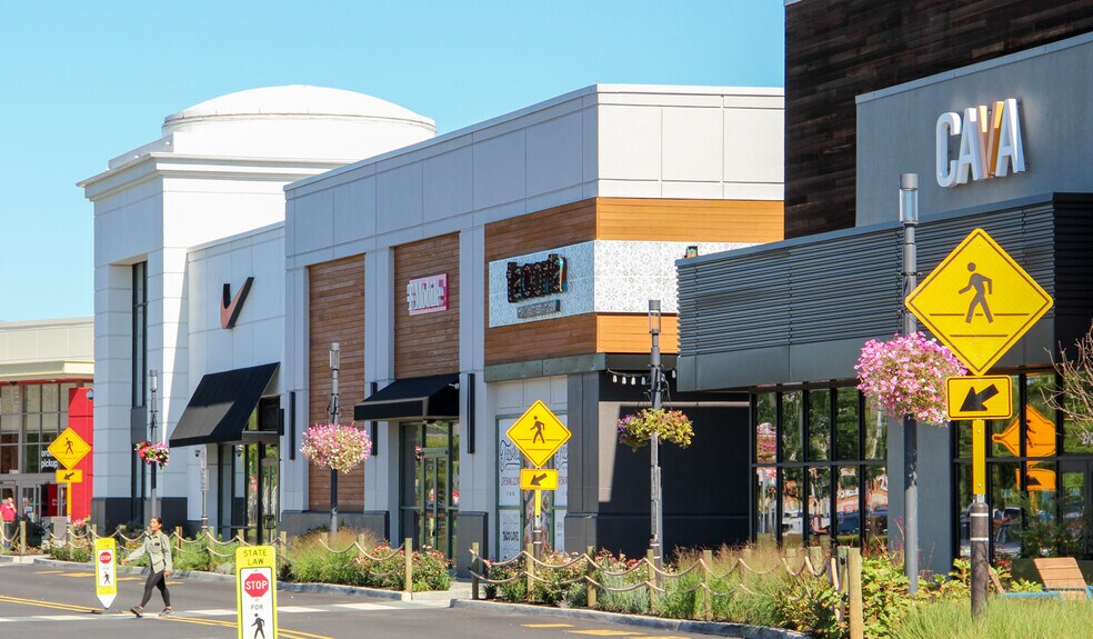 More Photos Of 1 Bergen Town Ctr, Paramus General Retail For Lease