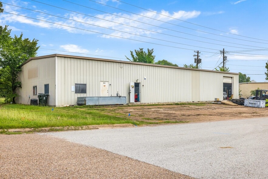 More Photos Of 844 N Harvey Mitchell Pky, Bryan Light Distribution For Sale