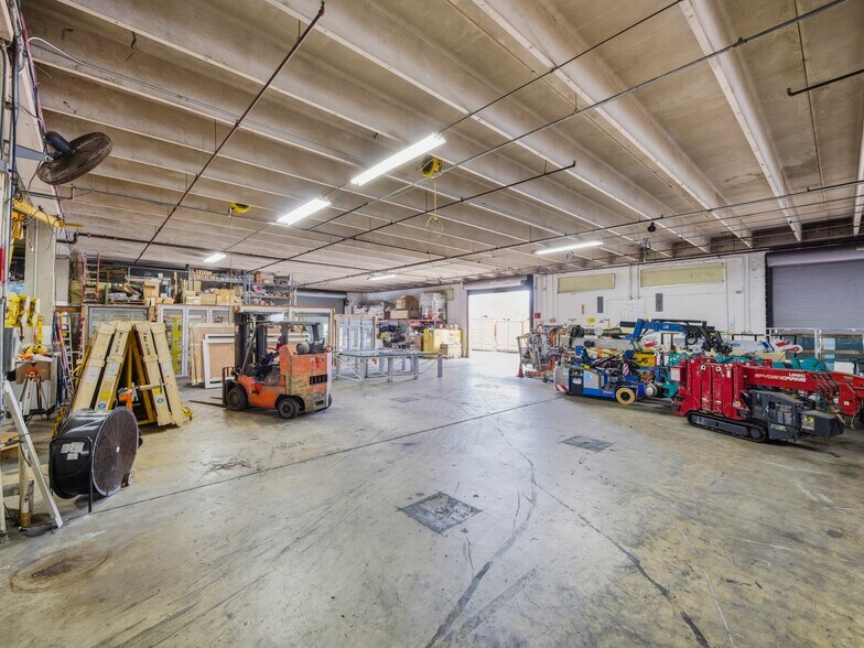More Photos Of 4348 Westroads Dr, West Palm Beach Manufacturing For Sale