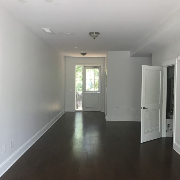 More Photos Of 708 S Shelmore Blvd, Mount Pleasant Storefront Retail Residential For Lease