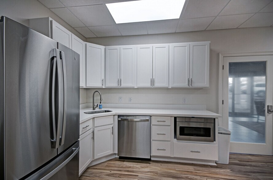 More Photos Of 905 N State St, Jackson Coworking Space