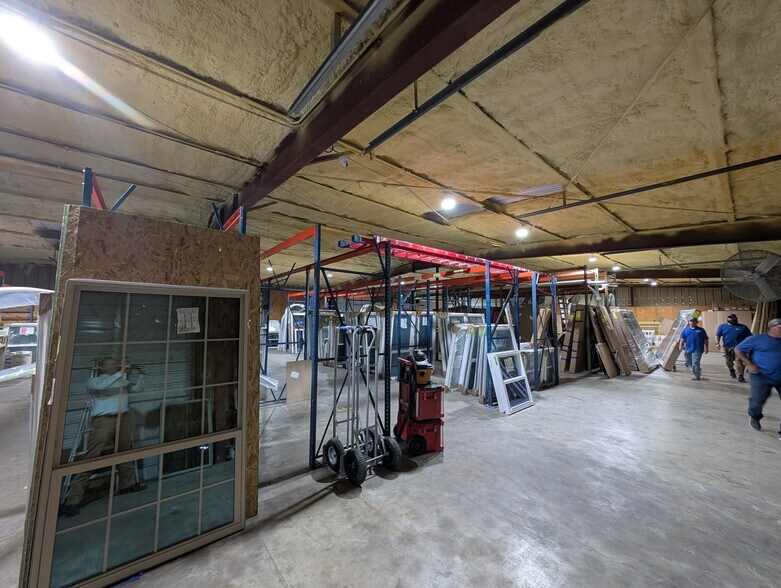 More Photos Of 300 Kelly St, Waco Warehouse For Sale