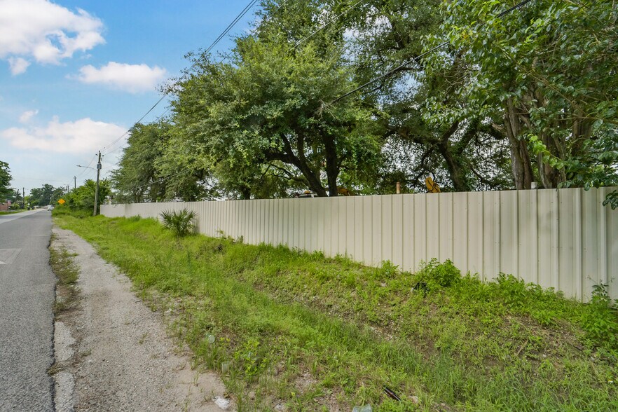 More Photos Of 9017 Dodson Street, Houston Land For Sale